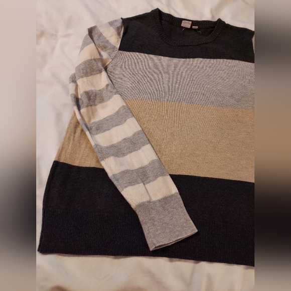 GAP Women's Striped Wool Blend Business Casual Sweater - Picture 7 of 7